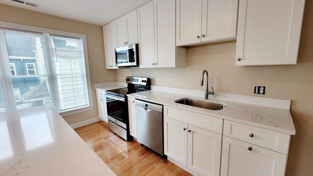 62 Waverly St 62, Boston, MA 02135