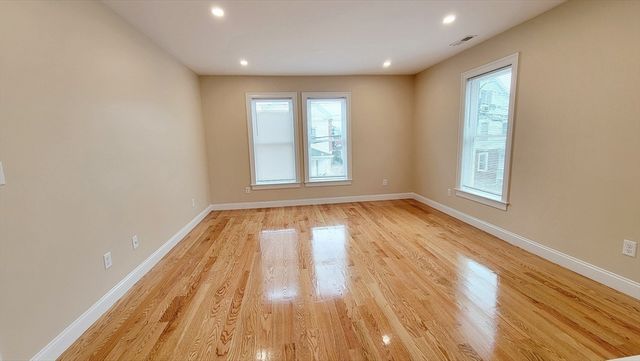62 Waverly St 62, Boston, MA 02135