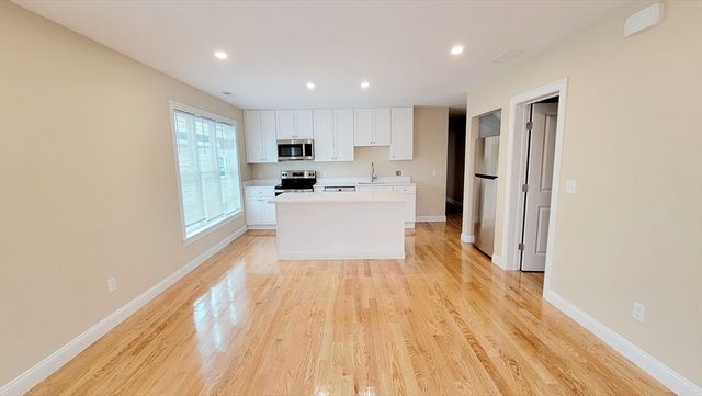 62 Waverly St 62, Boston, MA 02135