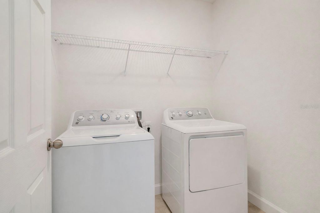 Image 16 of property listing at 1624 SWAN SWIM, Davenport, FL 33837