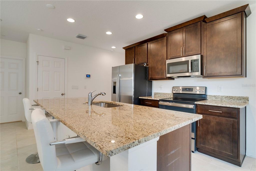 Image 4 of property listing at 1624 SWAN SWIM, Davenport, FL 33837