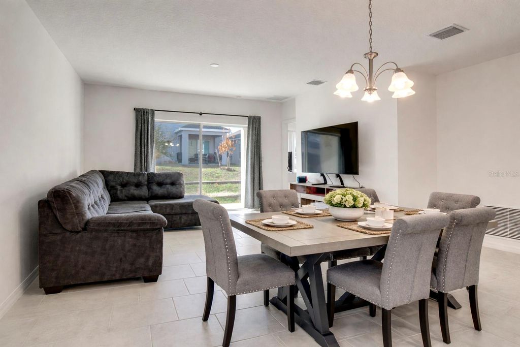 Image 7 of property listing at 1624 SWAN SWIM, Davenport, FL 33837