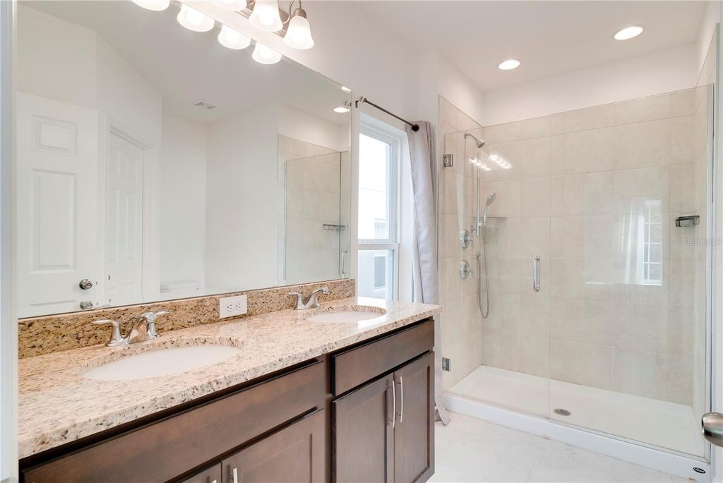 Image 10 of property listing at 1624 SWAN SWIM, Davenport, FL 33837