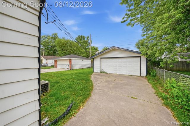 19831 Voiland Street, Roseville, MI 48066