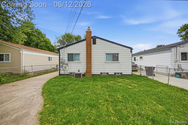 19831 Voiland Street, Roseville, MI 48066