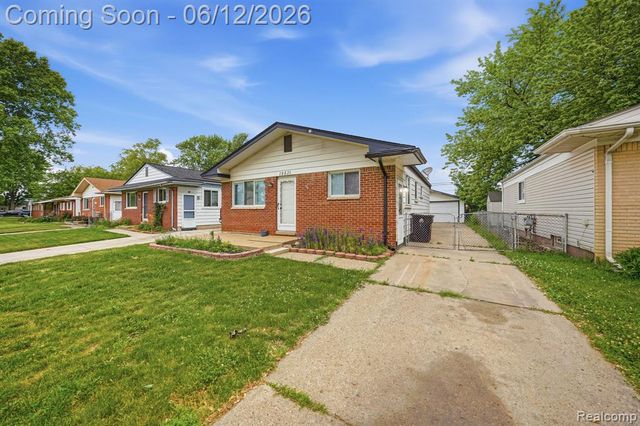 19831 Voiland Street, Roseville, MI 48066