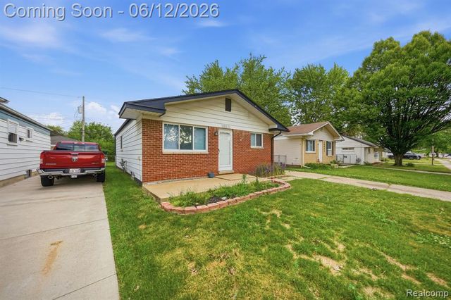 19831 Voiland Street, Roseville, MI 48066