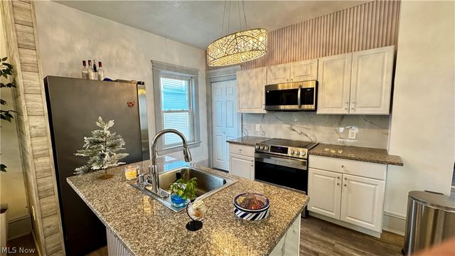 4001 E 54th Street, Newburgh Heights, OH 44105