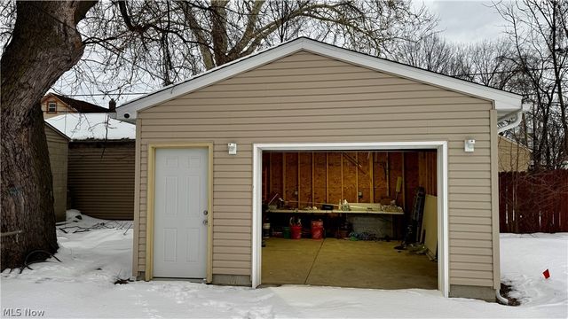 4001 E 54th Street, Newburgh Heights, OH 44105