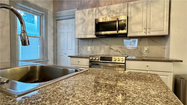 4001 E 54th Street, Newburgh Heights, OH 44105