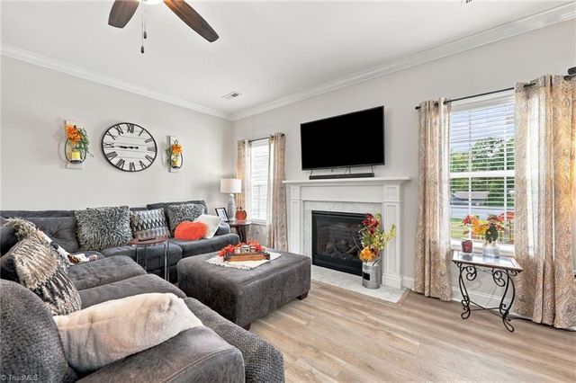 1089 Luna Creek Court, Kernersville, NC 27284