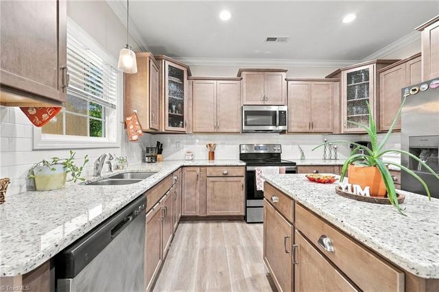 1089 Luna Creek Court, Kernersville, NC 27284
