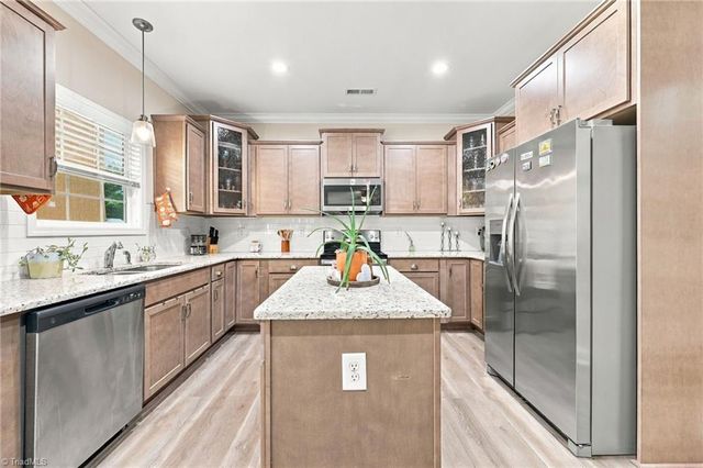 1089 Luna Creek Court, Kernersville, NC 27284