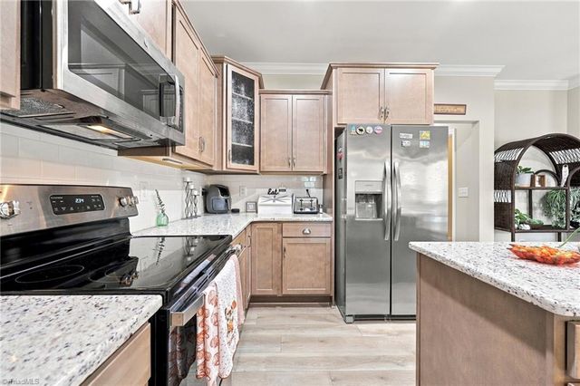 1089 Luna Creek Court, Kernersville, NC 27284