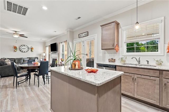 1089 Luna Creek Court, Kernersville, NC 27284