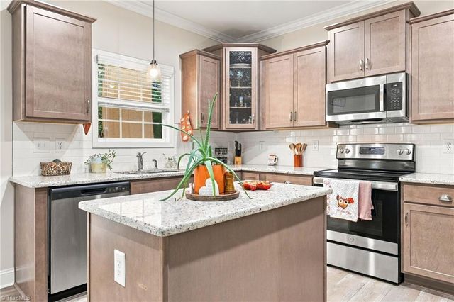 1089 Luna Creek Court, Kernersville, NC 27284