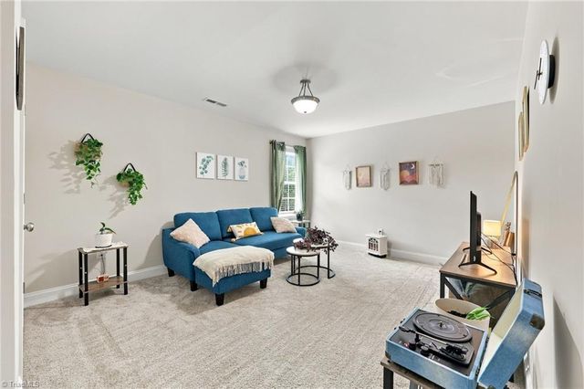 1089 Luna Creek Court, Kernersville, NC 27284