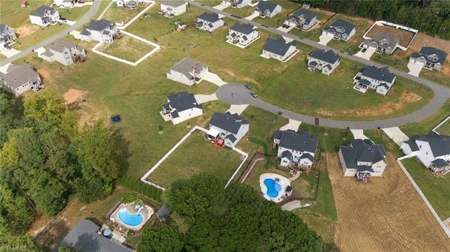 1089 Luna Creek Court, Kernersville, NC 27284