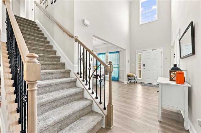 1089 Luna Creek Court, Kernersville, NC 27284
