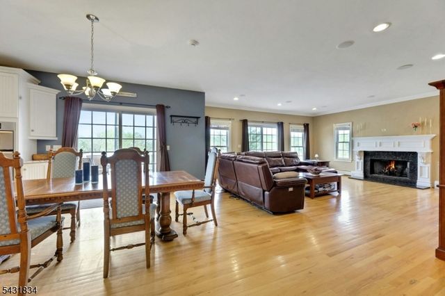 8 Buena Vista Dr, Ringwood Boro, NJ 07456