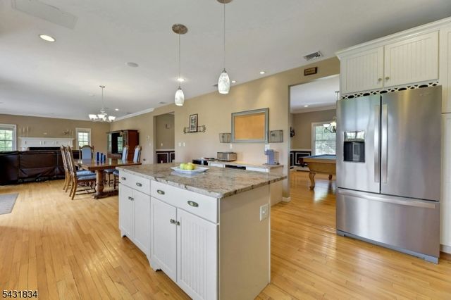 8 Buena Vista Dr, Ringwood Boro, NJ 07456