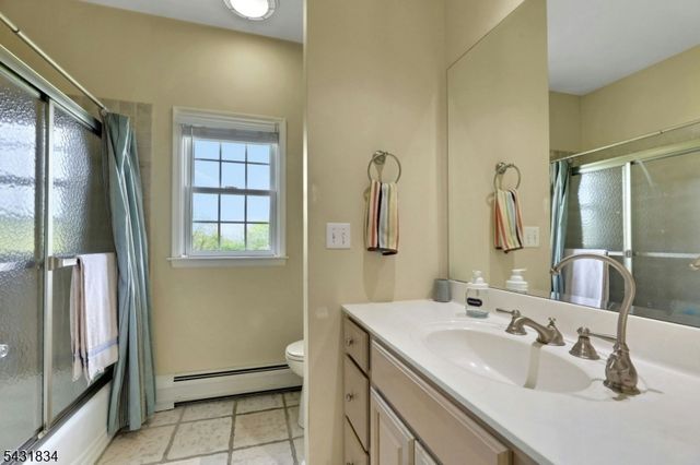 8 Buena Vista Dr, Ringwood Boro, NJ 07456