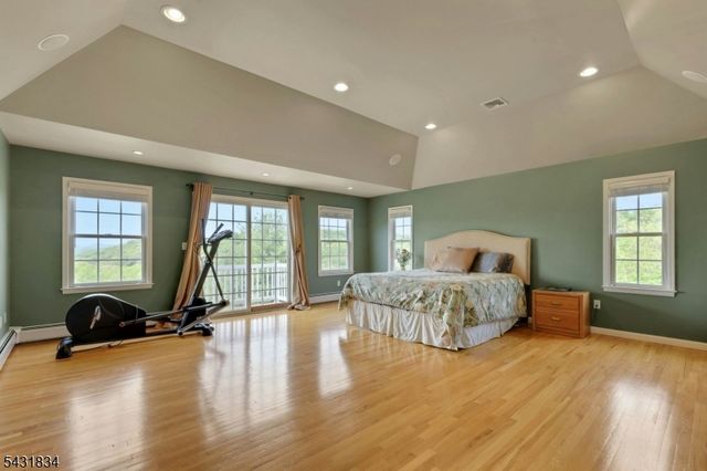 8 Buena Vista Dr, Ringwood Boro, NJ 07456
