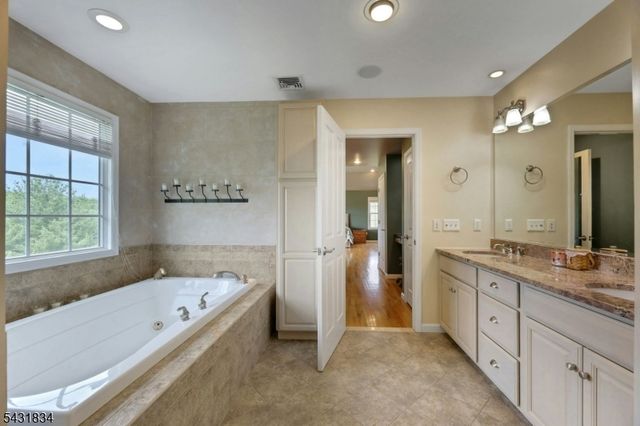 8 Buena Vista Dr, Ringwood Boro, NJ 07456