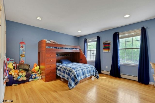 8 Buena Vista Dr, Ringwood Boro, NJ 07456