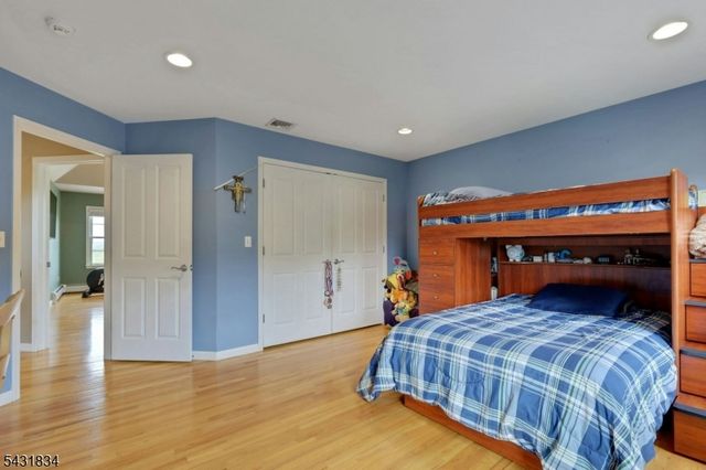 8 Buena Vista Dr, Ringwood Boro, NJ 07456