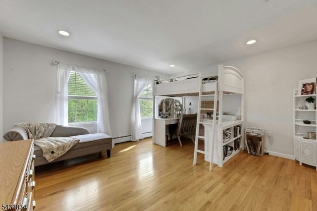 8 Buena Vista Dr, Ringwood Boro, NJ 07456