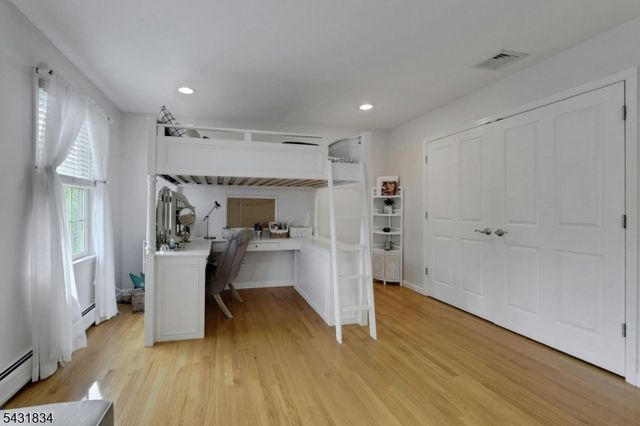8 Buena Vista Dr, Ringwood Boro, NJ 07456