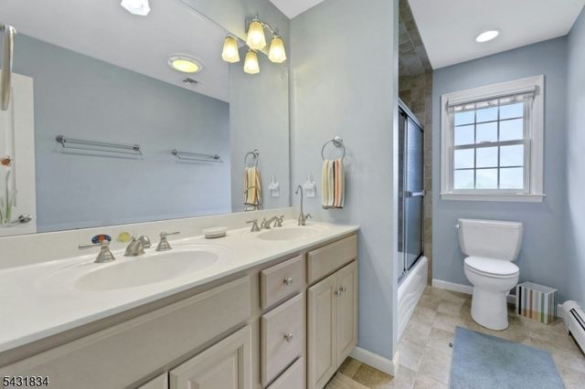 8 Buena Vista Dr, Ringwood Boro, NJ 07456