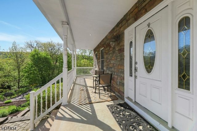 8 Buena Vista Dr, Ringwood Boro, NJ 07456