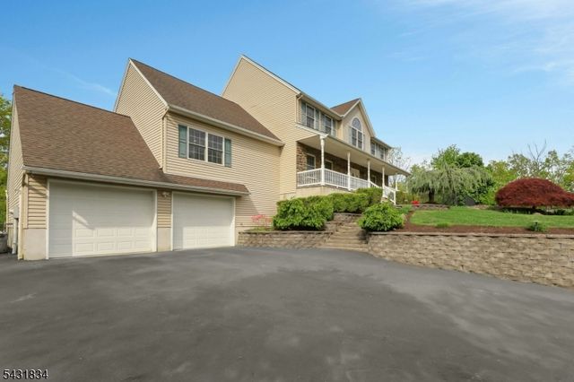 8 Buena Vista Dr, Ringwood Boro, NJ 07456