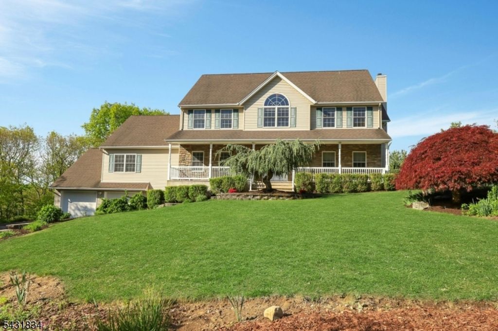 8 Buena Vista Dr, Ringwood Boro, NJ 07456