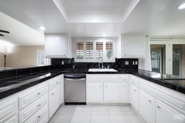 2000 Ashe Road 18, Bakersfield, CA 93309