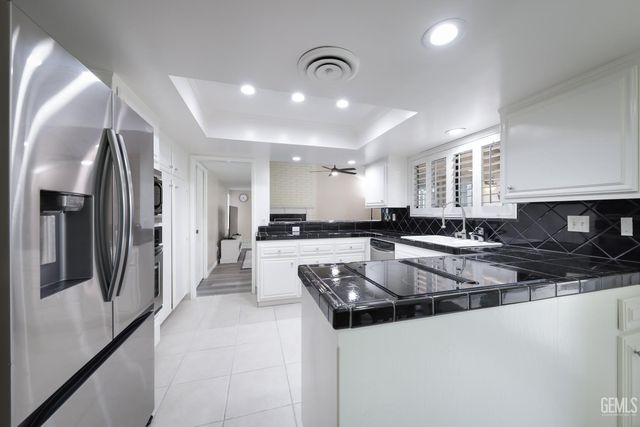 2000 Ashe Road 18, Bakersfield, CA 93309