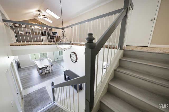 2000 Ashe Road 18, Bakersfield, CA 93309