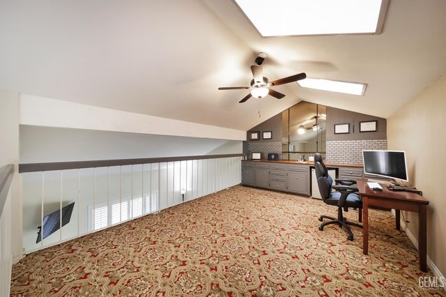 2000 Ashe Road 18, Bakersfield, CA 93309