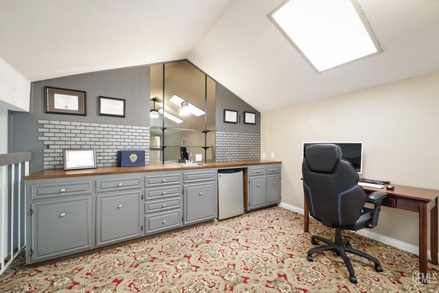 2000 Ashe Road 18, Bakersfield, CA 93309