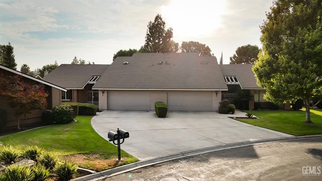 2000 Ashe Road 18, Bakersfield, CA 93309