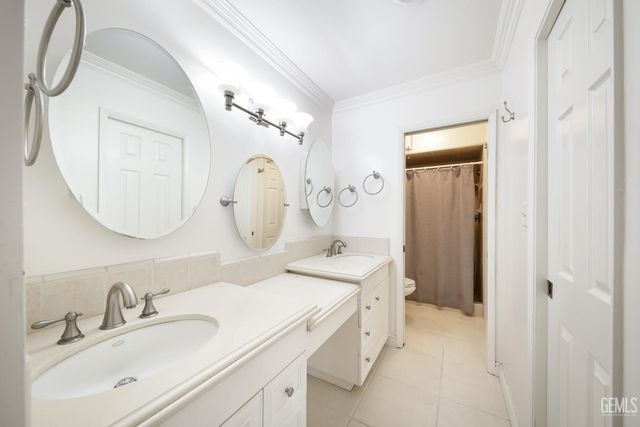 2000 Ashe Road 18, Bakersfield, CA 93309