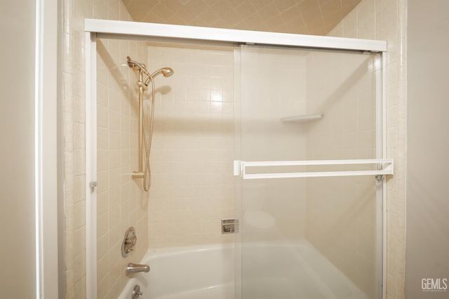 2000 Ashe Road 18, Bakersfield, CA 93309