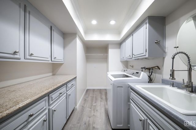 2000 Ashe Road 18, Bakersfield, CA 93309