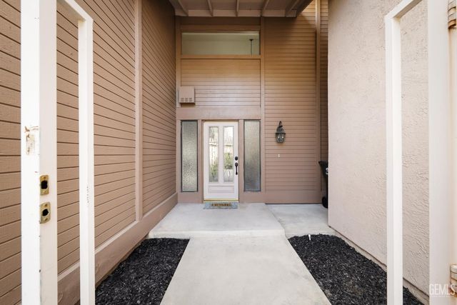 2000 Ashe Road 18, Bakersfield, CA 93309