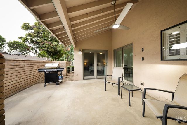 2000 Ashe Road 18, Bakersfield, CA 93309