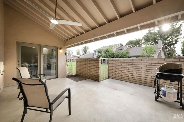 2000 Ashe Road 18, Bakersfield, CA 93309