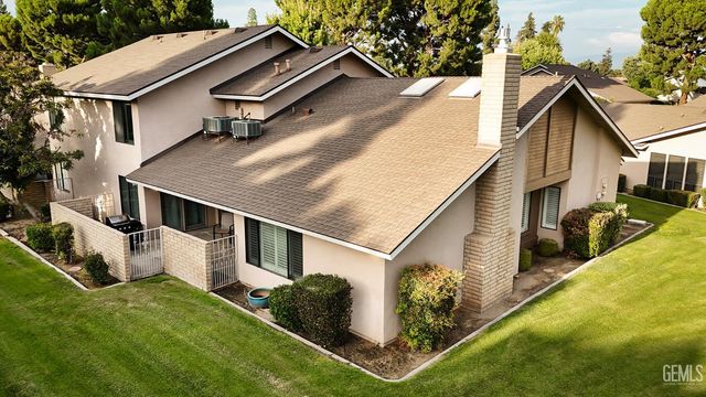 2000 Ashe Road 18, Bakersfield, CA 93309