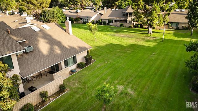 2000 Ashe Road 18, Bakersfield, CA 93309